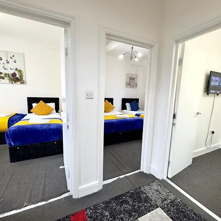 4 Bedrooms House, 3 Bathrooms , Separate Reception, Full Kitchen, Garden, Parking Londen Buitenkant foto