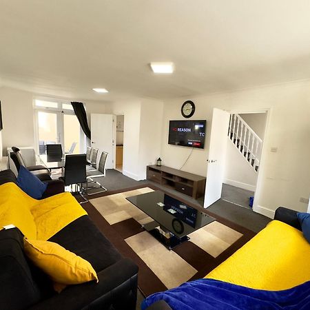 4 Bedrooms House, 3 Bathrooms , Separate Reception, Full Kitchen, Garden, Parking Londen Buitenkant foto
