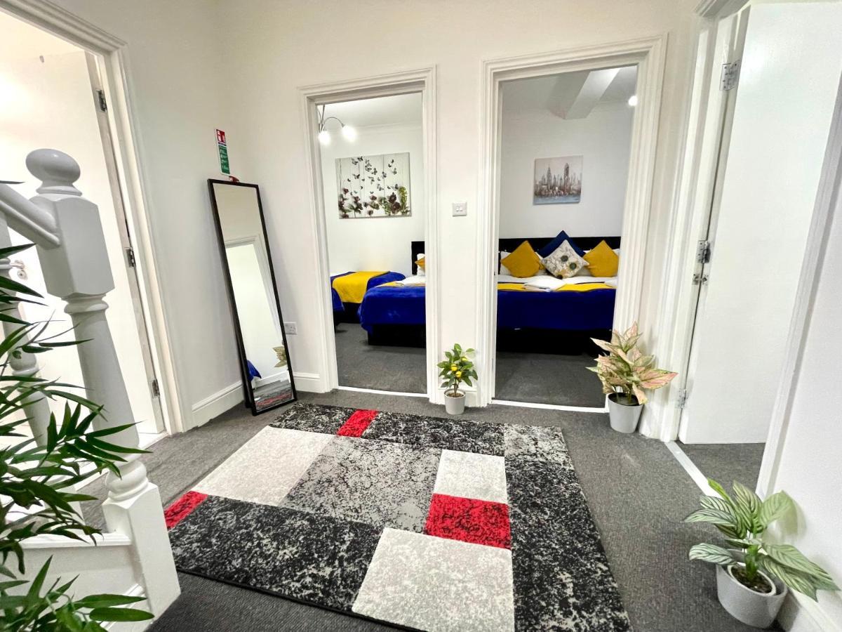 4 Bedrooms House, 3 Bathrooms , Separate Reception, Full Kitchen, Garden, Parking Londen Buitenkant foto