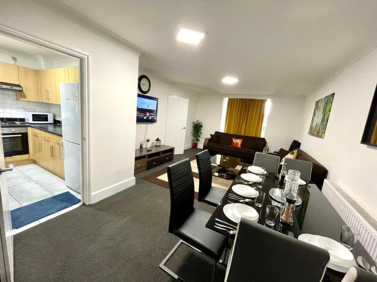 4 Bedrooms House, 3 Bathrooms , Separate Reception, Full Kitchen, Garden, Parking Londen Buitenkant foto