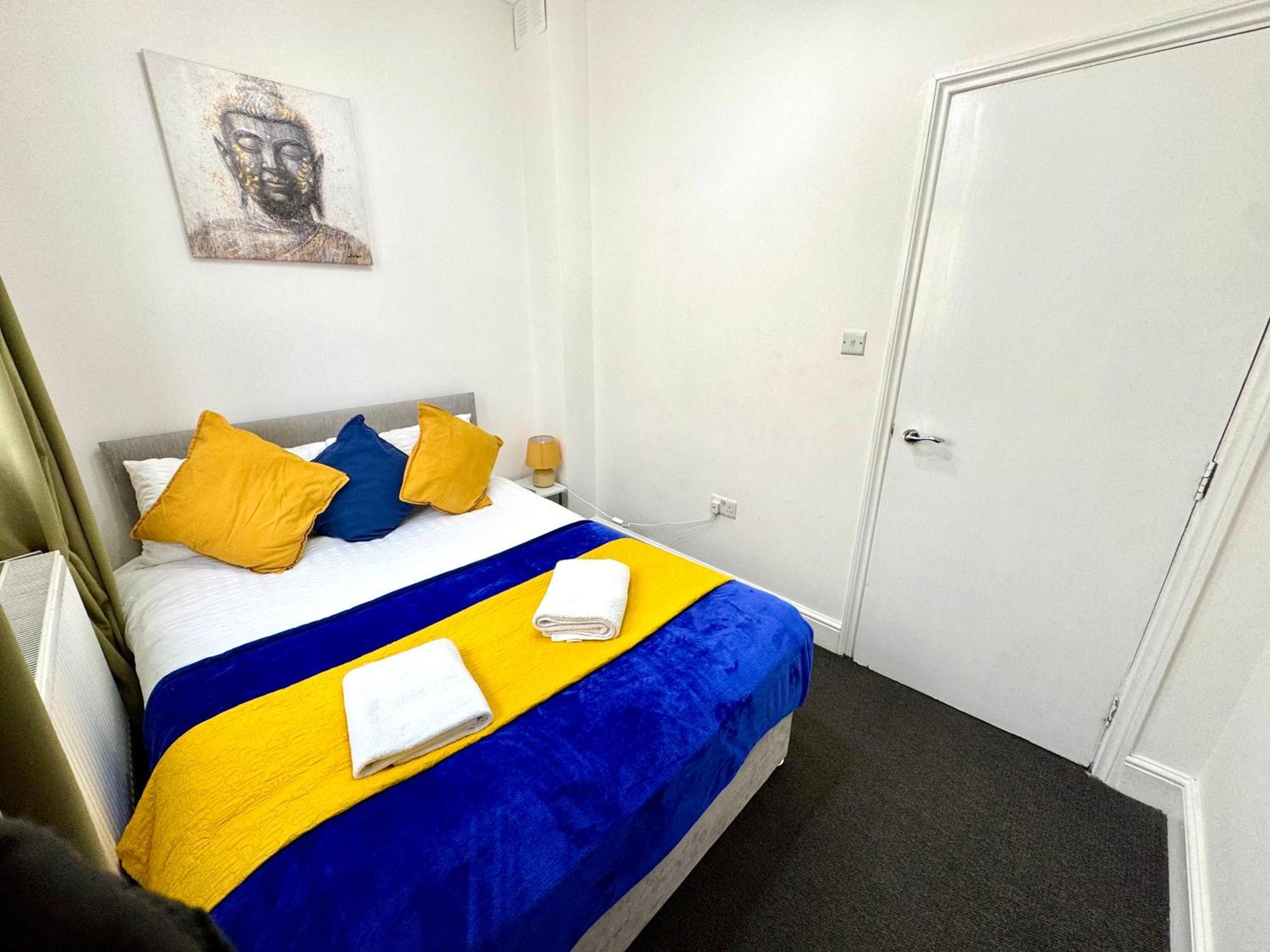 4 Bedrooms House, 3 Bathrooms , Separate Reception, Full Kitchen, Garden, Parking Londen Buitenkant foto